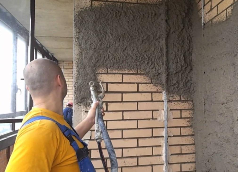 Оштукатуривание стен из кирпича