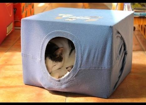 Домик для кошки из футболки