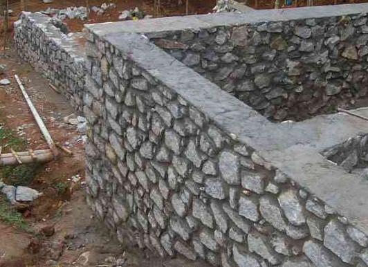 Фундамент из камня