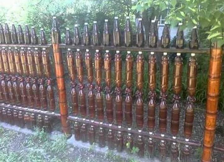 Забор из пластиковых бутылок