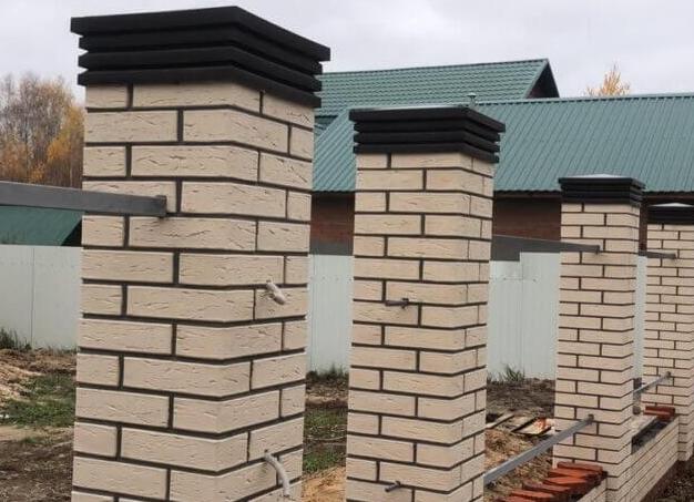Колпаки на кирпичный столб