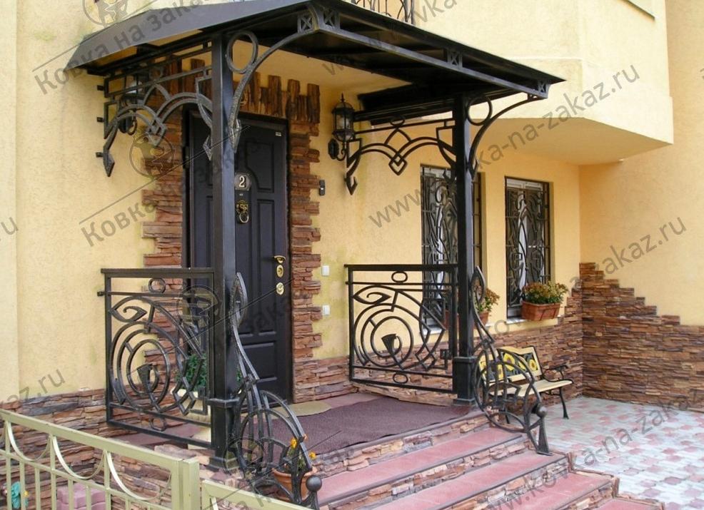 Кованые козырьки над крыльцом