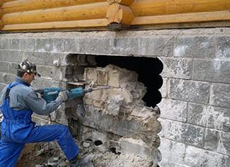 Демонтаж стены из пеноблоков
